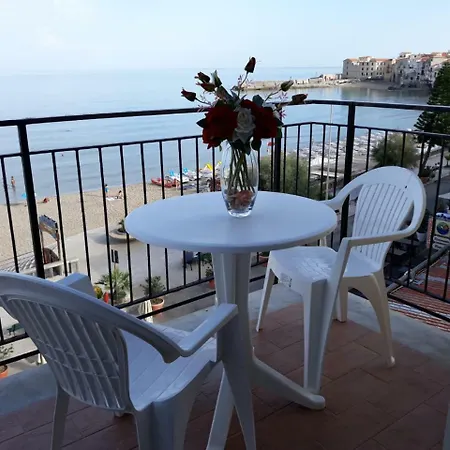 Casa Alba Чефалу